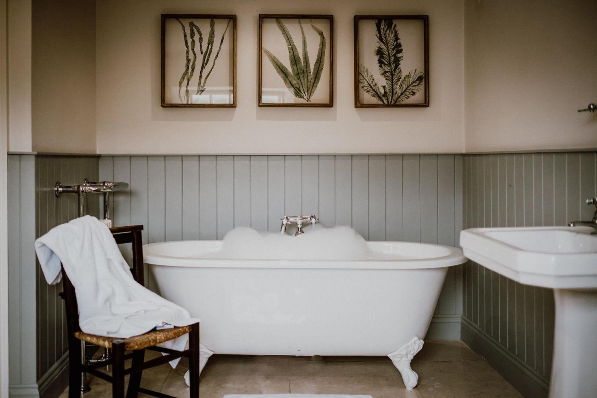 Bowland Bridge The Hare & Hounds Inn מראה חיצוני תמונה