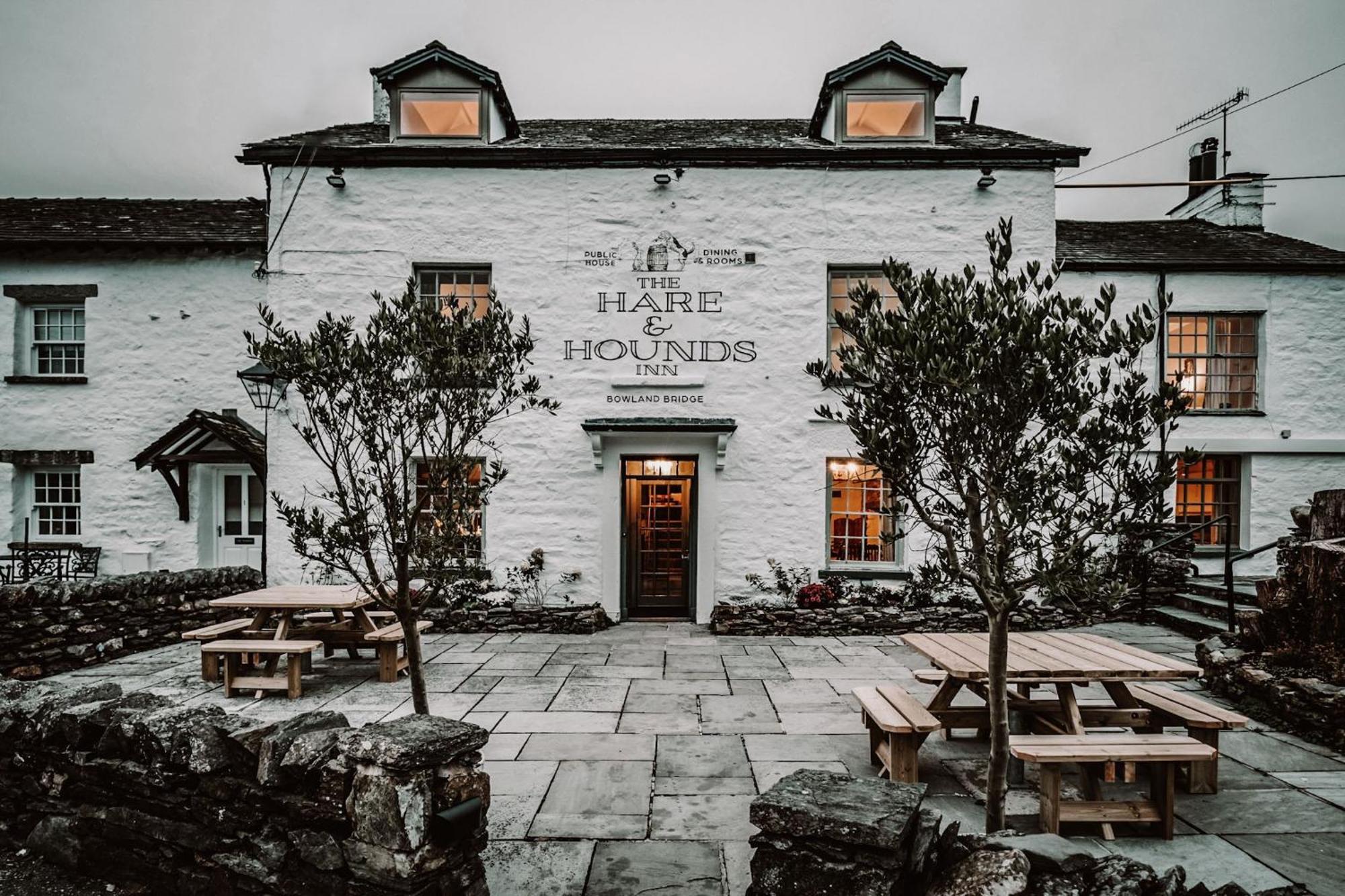 Bowland Bridge The Hare & Hounds Inn מראה חיצוני תמונה