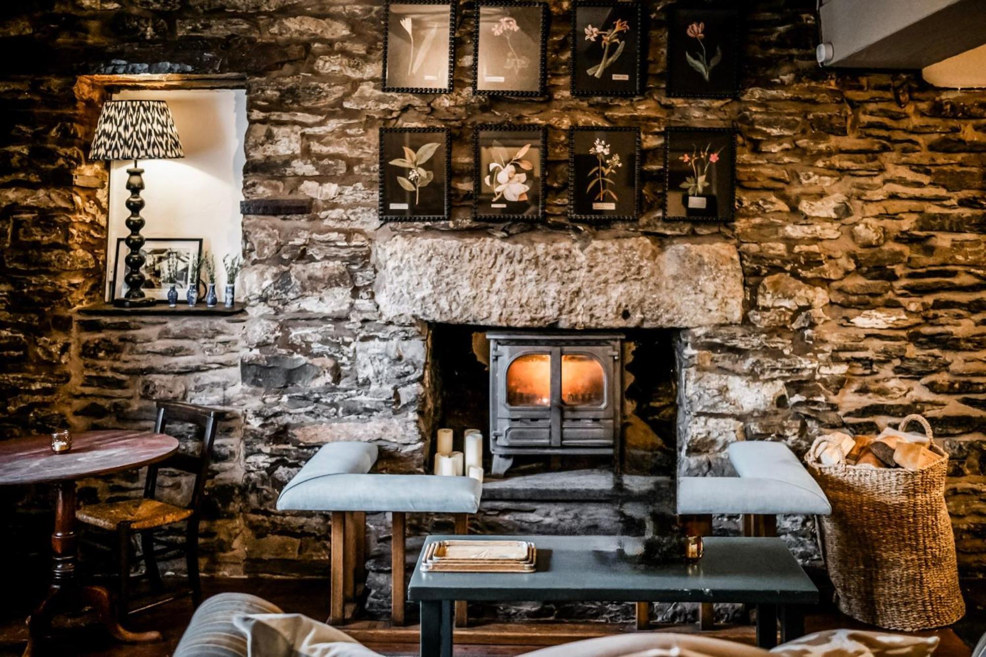 Bowland Bridge The Hare & Hounds Inn מראה חיצוני תמונה